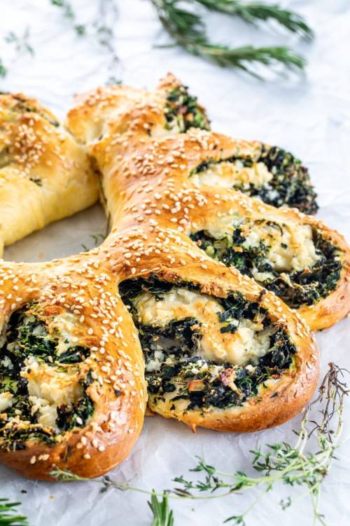 foodffs:SPINACH FETA WREATHFollow for recipesIs this how you...