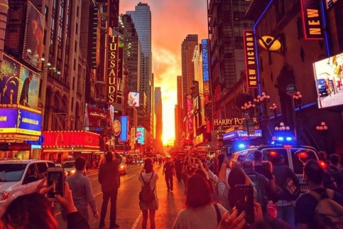newyorkcityfeelings - Manhattanhenge by @cnewyork