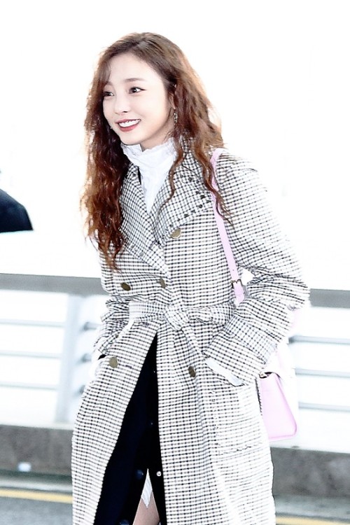 onekara7 - 180221 Hara off to Milan, Italy (attending a fashion...