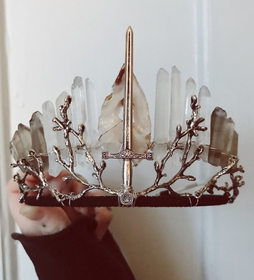 hedge-witchery:sosuperawesome:Crystal CrownsOwisteria on...