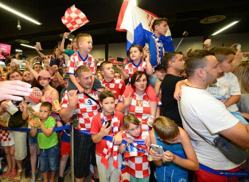 mandzusupport - More than 1000 people were waiting for Croatia...