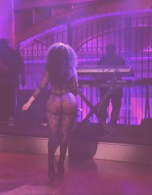 yeahizreal - Nicki Minaj on SNL!