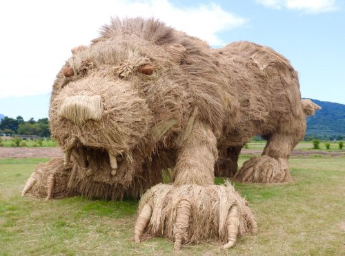 boredpanda - Giant Straw Animals Invade Japanese Fields After...