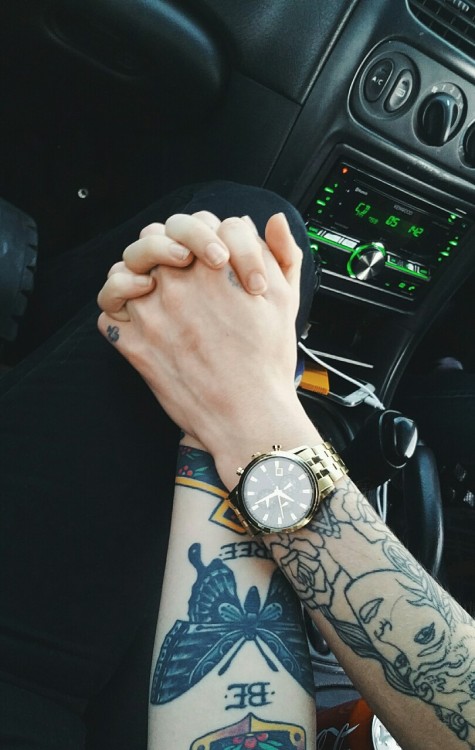 p-oison-lips:Car rides with bae 