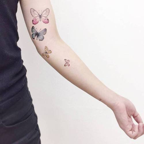 By Banul, done in Seoul. http://ttoo.co/p/33901 insect;small;banul;arm;butterfly;animal;tiny;ifttt;little;medium size;illustrative