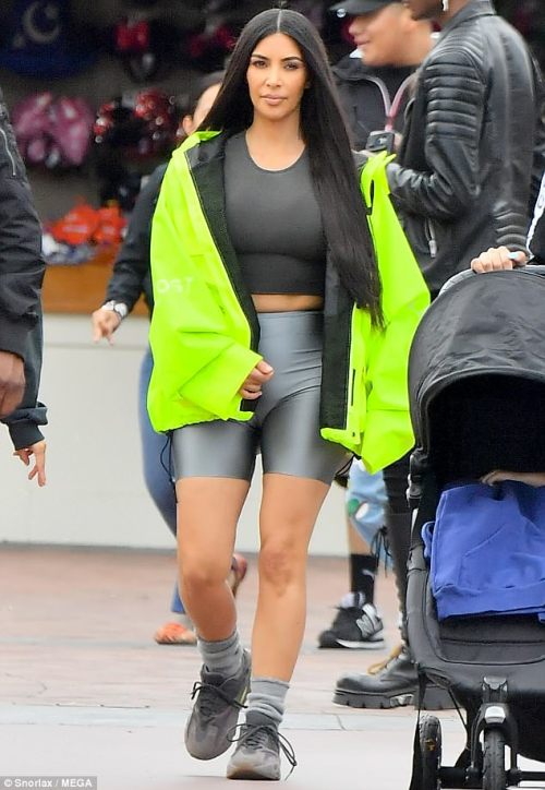 kimkardashian-lifestyle - May 22, 2018 - Kim in Disneyland