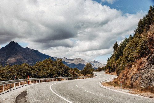 piavalesca - driving along lake wakatipu,from queenstown to...