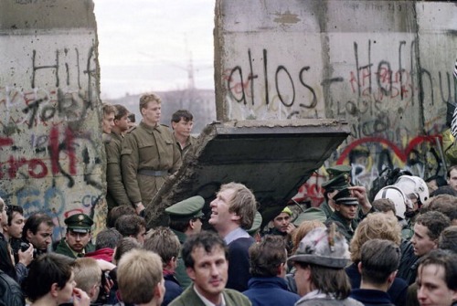 willkommen-in-germany - Fall of the Berlin Wall in 1989 - today is...