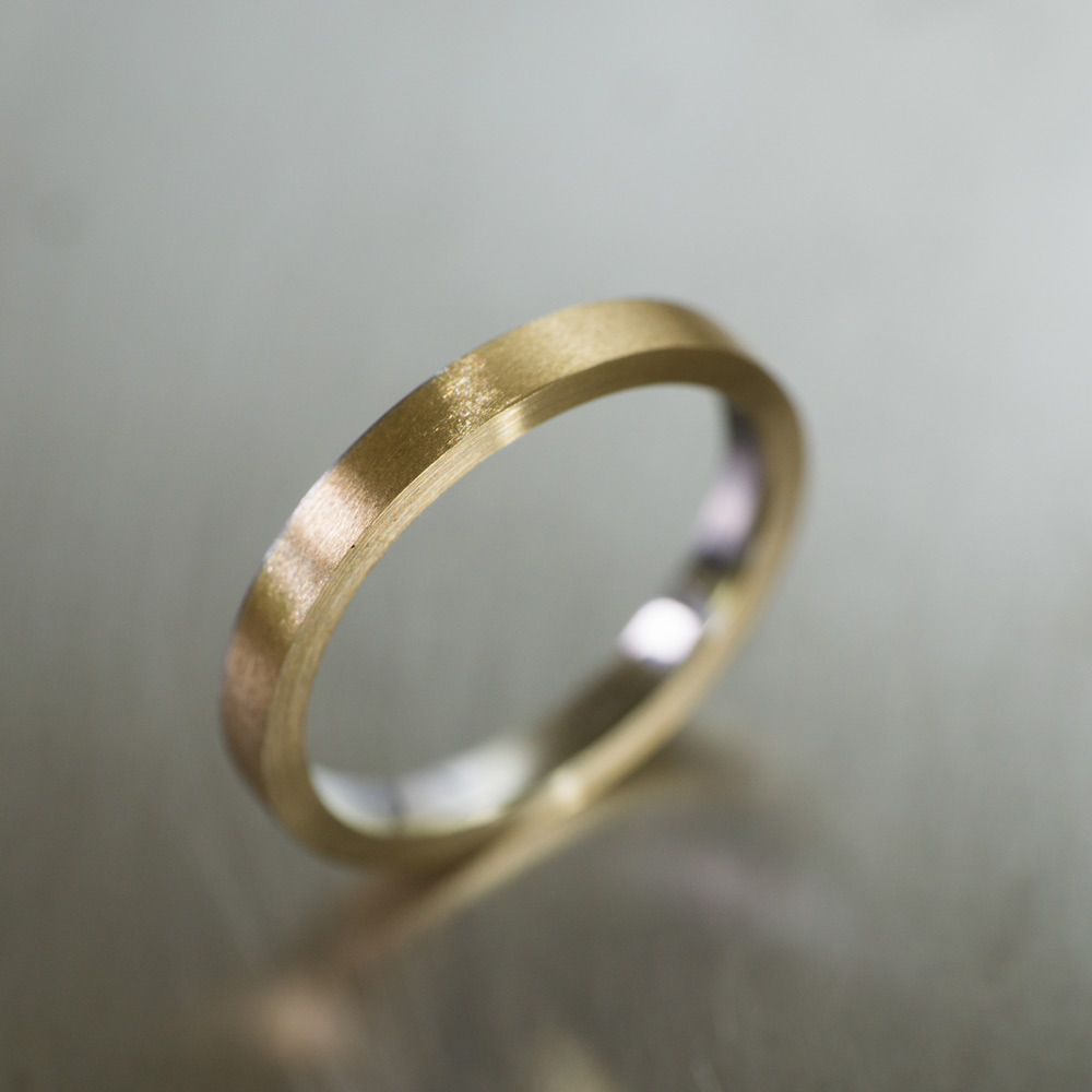 オーダーメイドのマリッジリング　プラチナ、ゴールド　角度２　屋久島でつくる結婚指輪