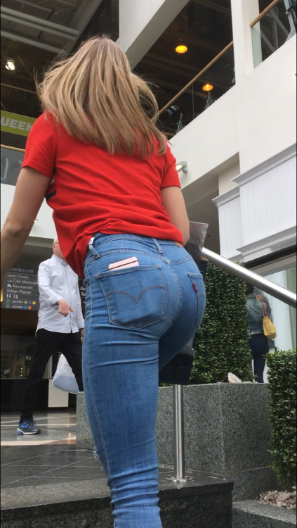 Tight Jeans Asses