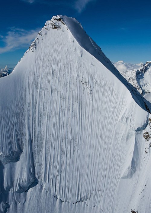 coolthingoftheday - In this jaw-dropping photo, skiier Jérémie...