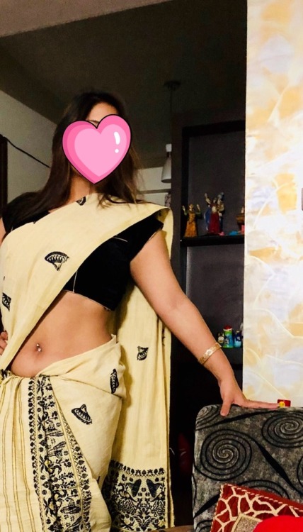 delbicpl - Yes, I love to flaunt #hotwife #indianwife #desi...