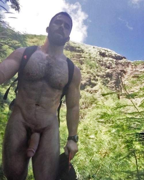 heyskeeter - I need a man like this. I love hiking, naturism,...