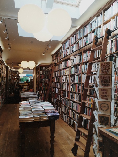 proatimperfections - * The smell of books = heaven *