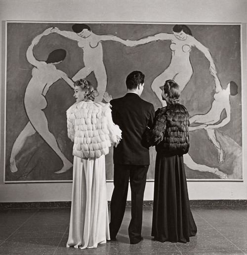 mazzystardust:Looking at Matisse, Museum of Modern Art.Ph....