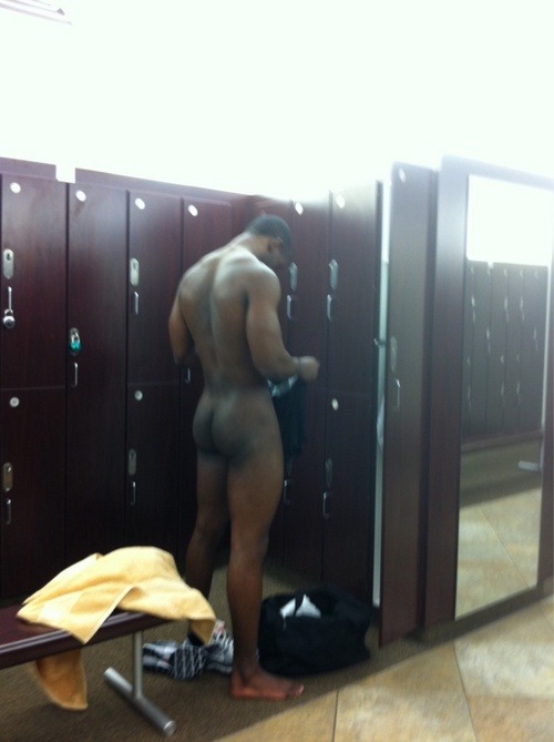 playboydreamz - What really goes down in the Gym locker room. 