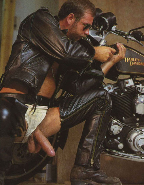 bootz2leather - Horny Harley Leather Biker..!!! ;-) Geiler!