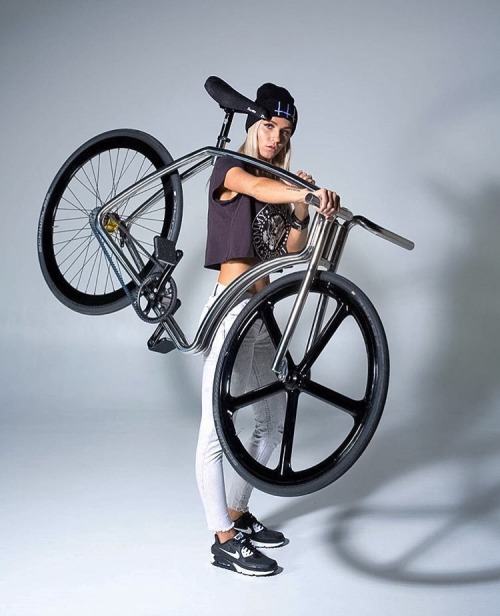 studiocw:Carry On Bike Girl