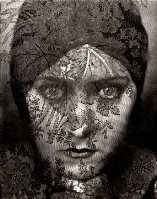 summers-in-hollywood - Gloria Swanson, 1924. Photo by Edward...