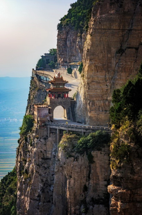 visitheworld:Road to Yunfeng Temple / China (by Tom Kilroy).