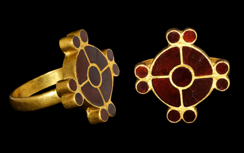 archaicwonder - Frankish Gold and Garnet Ring, Late 5th Century...