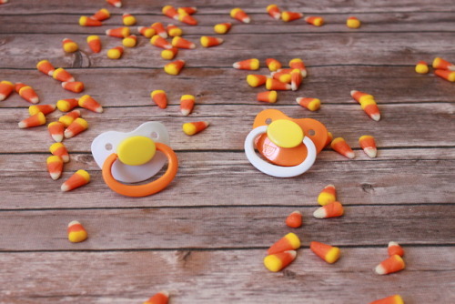 babyyourdoll - Candy Corn Pacifiers