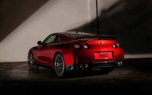 photobloggr - Nissan GT-R R35Τα λόγια περισσεύουν…