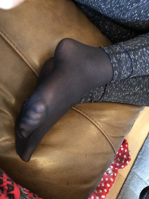 fifer69:My wife wearing her tights under leggings today