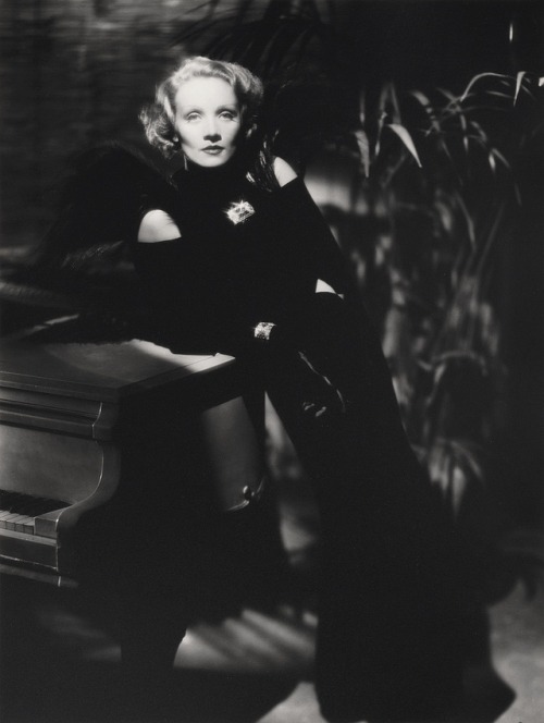 wehadfacesthen - Marlene Dietrich, 1934, photo by William...