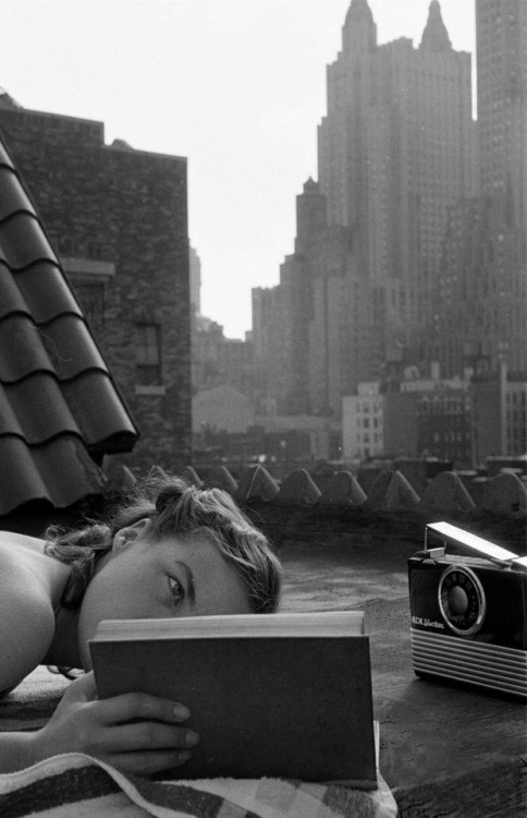 last-picture-show - Lisa Larsen, Reading on the Roof, New York,...