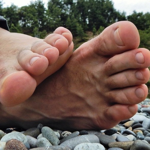 paulsbunion - I’m so hungry for these manly toes!!