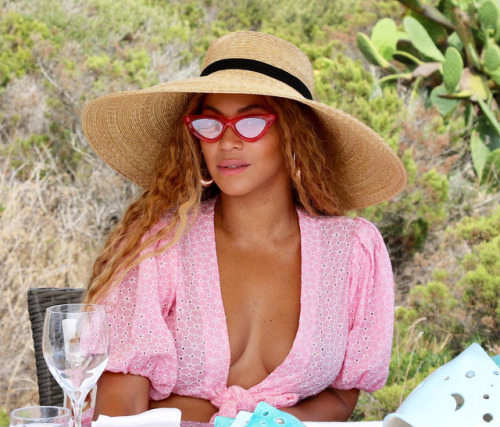 beyhive4ever:Beyoncé celebrating her 37th birthday on...