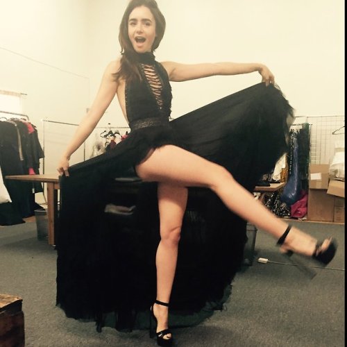 celebrity-legs - Lily Collins