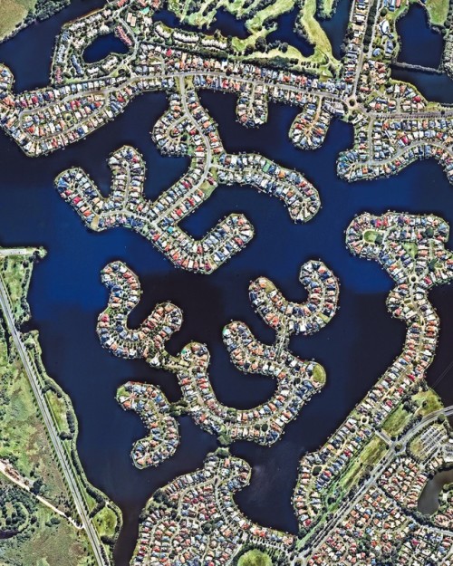 earth-perfection-scoubidou-ouah - dailyoverview  -  Suburb on the...