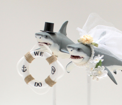 madtomedgar - commodorecliche - GUYS LOOK AT THIS FUCKING WEDDING CAKE TOPPER I JUST...