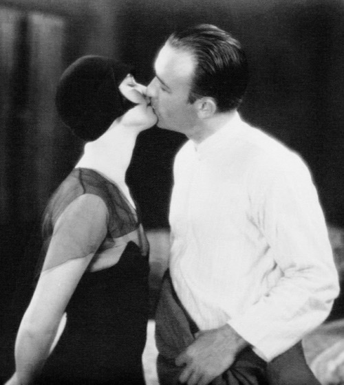 summers-in-hollywood - Louise Brooks & Robert Armstrong in A...