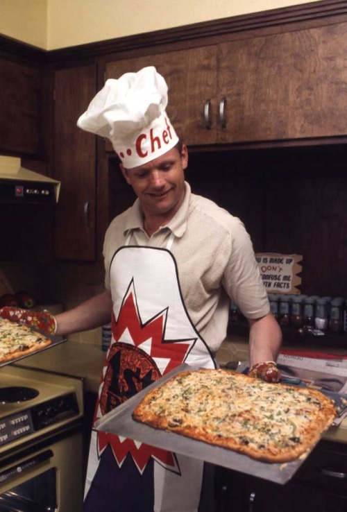 personsonable - historium - Neil Armstrong making pizza in...