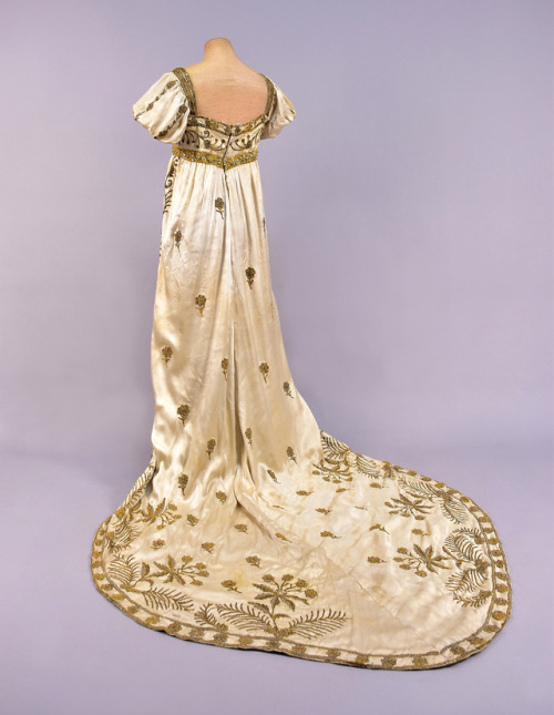 shewhoworshipscarlin - Regency style fancy dress, late...