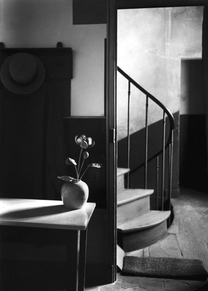 © Andre KerteszChez Mondrian, Paris, 1926
