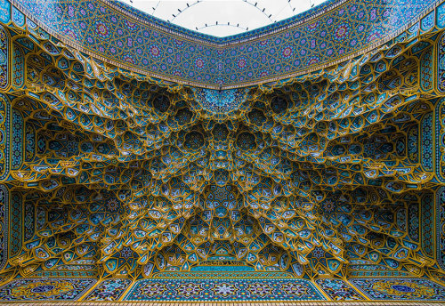 architape:Beautiful Mosque Ceilings spotted in Teheran. 