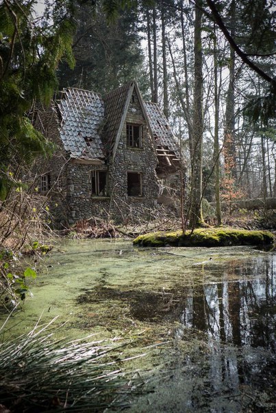 ghostlywriterr:Abandoned house in a forest, Denmark.