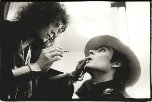those-eyes-that-mouth - Marc Bolan attending to Mickey Finn’s...