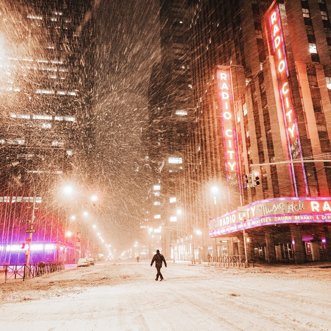 nythroughthelens: “ New York in the Snow… BUT WHY? HUGE interview up (👉🏻 SONY ARTISAN VIVIENNE GUCWA EXPLORES THE STREETS OF NEW YORK 👀) It’s about how I take photos walking 7-8 miles in blizzards in NYC + why I do it. Also, lots of info I have never...