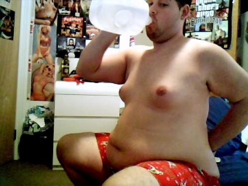 electricsumo:jumboglutes:College guy does his own form of...