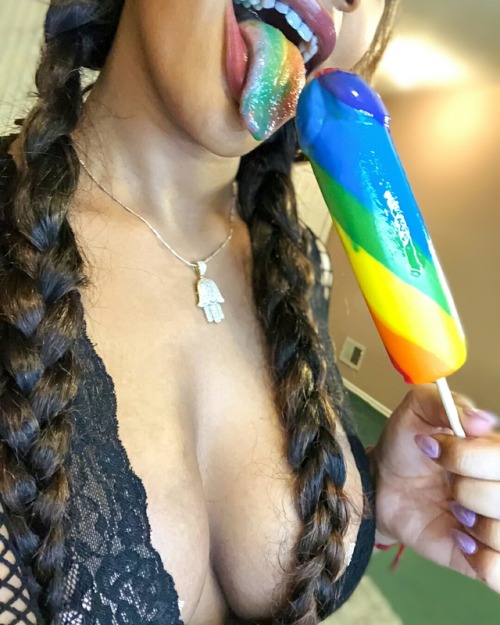 intimatehoneys - Ooooh yeah… You can taste the rainbow.
