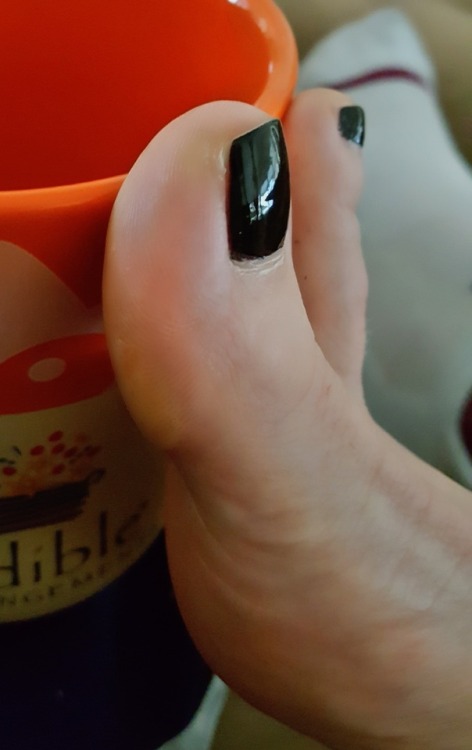 mywifesfeetarethebest:Ahhh…My morning coffee and more!