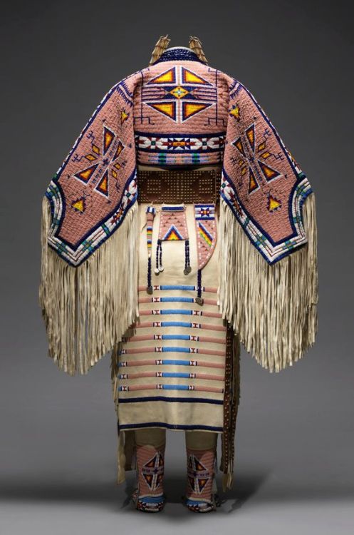 newguineatribalart - Plains Indian beaded ensemble