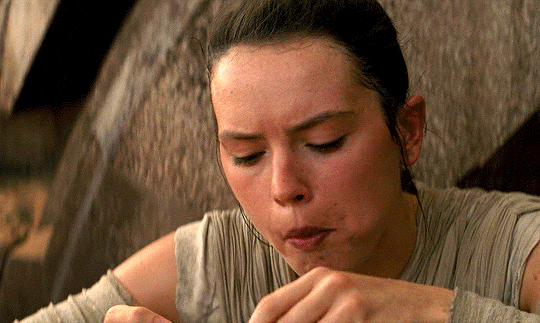 thewintersolo - Endless gifs of Rey 2/∞nom nom