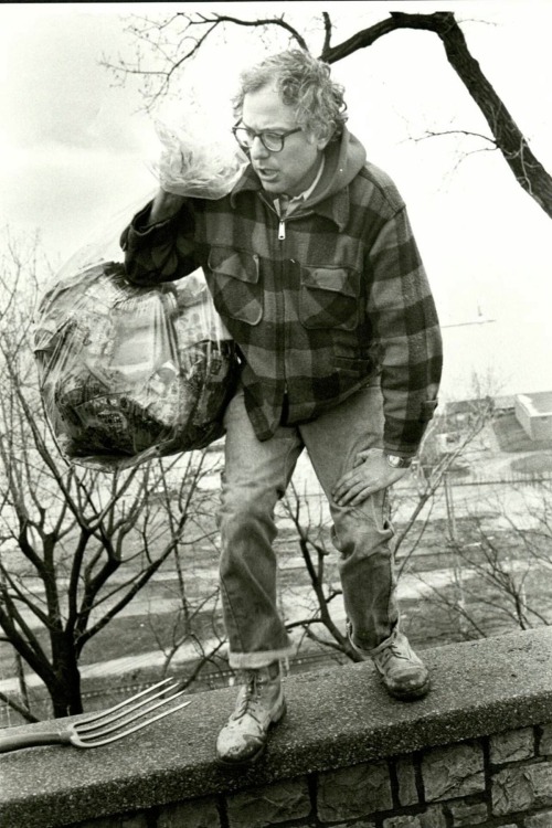 historicaltimes - Burlington Mayor Bernie Sanders picks up trash...