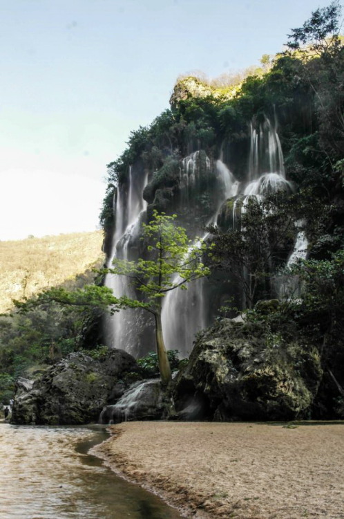 Cascada El Aguacero, Chiapas / Mexico (by EduardoBdez).